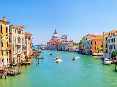 Balade en bateau lors d'un séjour touristique